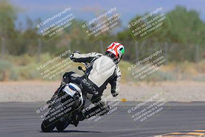 media/Sep-25-2023-Moto Forza (Mon) [[81ffa65e0a]]/B-C Group/Session 4 (Turn 2 Backside)/